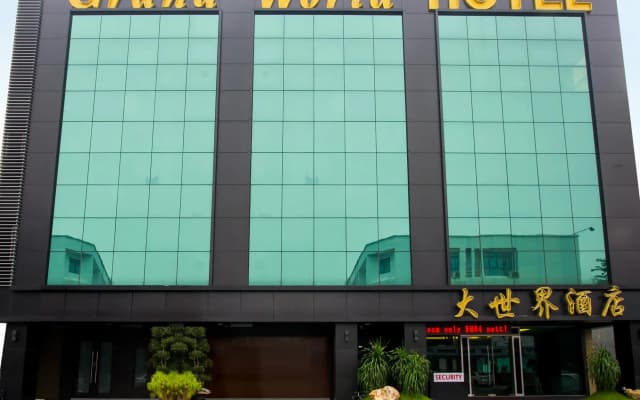 Capital O 91074 Grand World Hotel