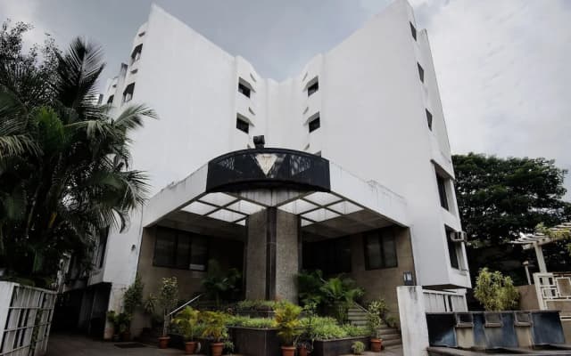 OYO 9739 Hotel Ratnalok