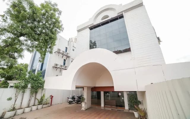 OYO Flagship 15762 Satya Kalmana Market