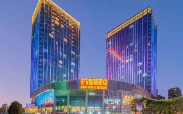 18 Degrees Smart Hotel(Kunming Vanke Charming City Guangwei Metro Station)