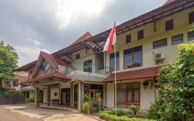 RedDoorz near Kampung Gajah