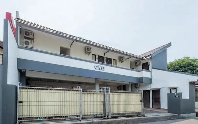 OYO 1460 Anyelir Residence