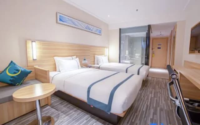 Season flower HOTEL (Yulin Hongjin Mall Branch)