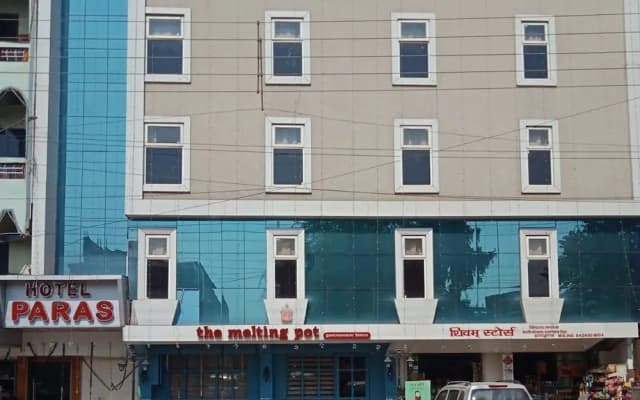 Hotel Paras