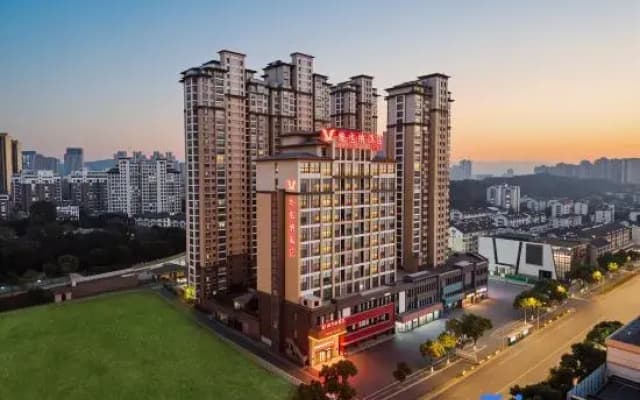 Vienna Hotel (Zhenjiang Railway Station, Xijin Ferry)