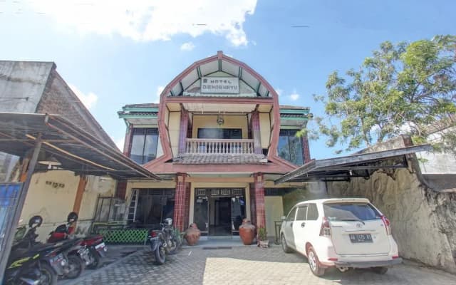 Hotel O Dienda Hayu Near Alun Alun Tastura