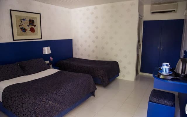 Blue & White Hotel