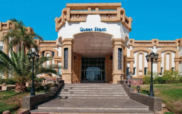 Queen Sharm Aqua Park Hotel