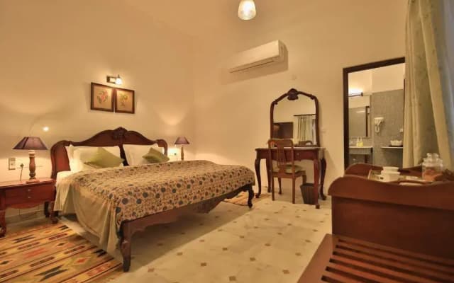 Roop Niwas Kothi, Near Mandawa