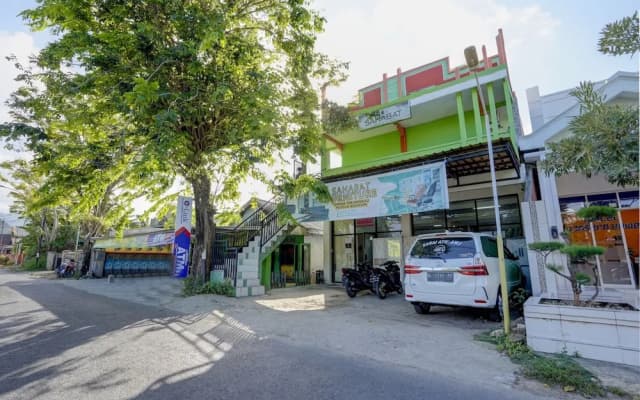 Hotel O Sahabat Syariah Near Plasa Telkom Bawean