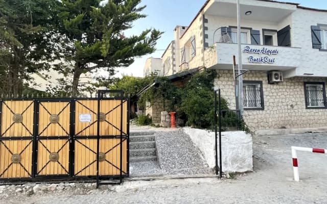Zeren Alaçatı Butik Otel