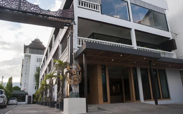 Khuangsingh Residence