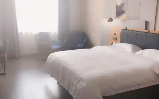 Rongcheng Jinmen Star Business Hotel (Xiongan Baiyangdian Station Branch)
