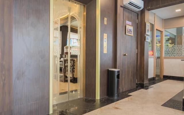 RedDoorz Plus near Mall Nagoya Hill Batam 3
