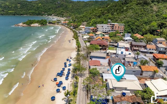 Frente ao mar e próxima a comércios 04 dormitórios