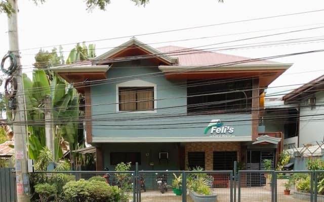 Felli's Guest House