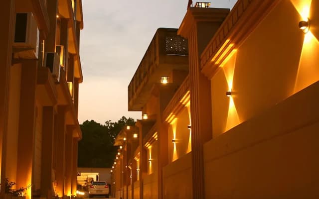 Shriji Hotel
