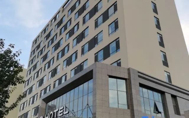 Atour Hotel (Qingdao Fuzhou Road, Sakura Town)