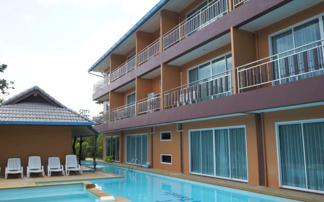 Lanta Fevrier Resort