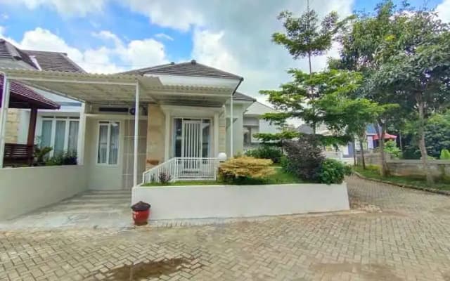 Villa Emerald K8 by N2K