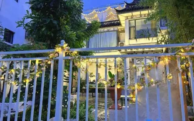 Weipaxiong Designer Inn (North City Gate Branch, Dali Ancient Town)