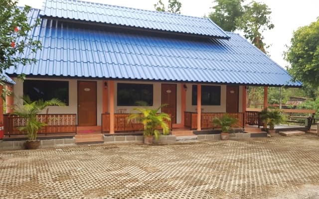 Banphu Montalang Resort