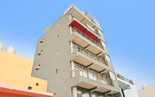 OYO Townhouse 1030 Zodiac Near Botanic Garden of Indian Republic