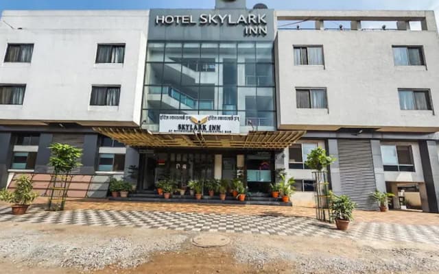 Hotel Sky Lark Inn