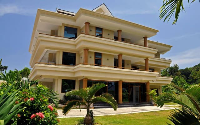 Crown Beach Hotel
