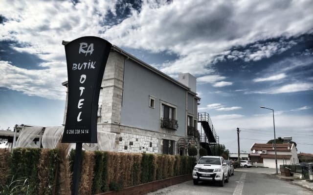 Ra Otel