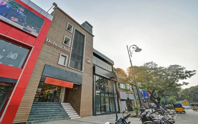 Itsy Hotels Deluxe Inn