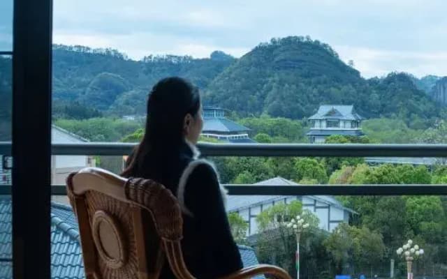 Floral Hotel· Shanshui Yunyao Hotel (Impression Dahongpao Theater Shop)