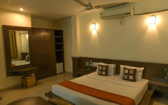 Earl Grey Hotel By OYO Rooms