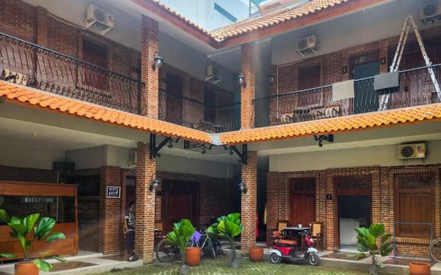 RedDoorz near Stasiun Sragen