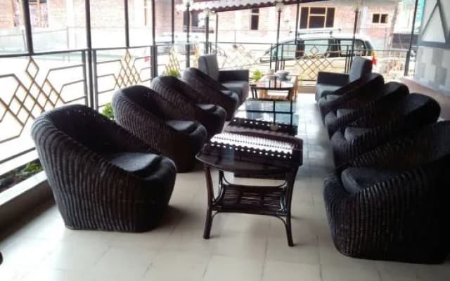 Etho Metho Hotel by RightClique