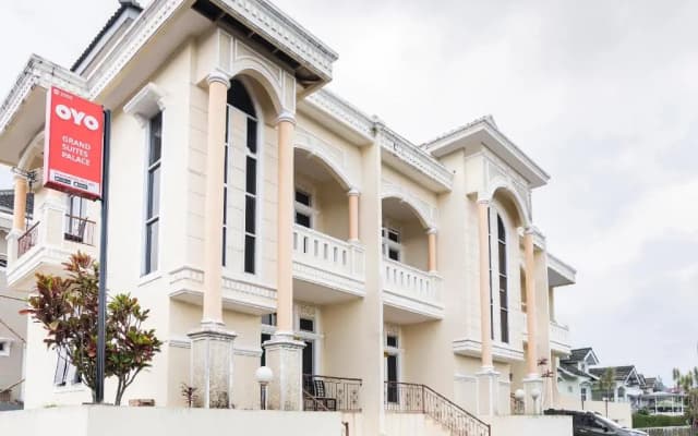 OYO 2950 Grand Suites Palace