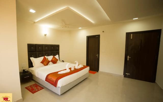 Royal Rosette Lake View Boutique Hotel