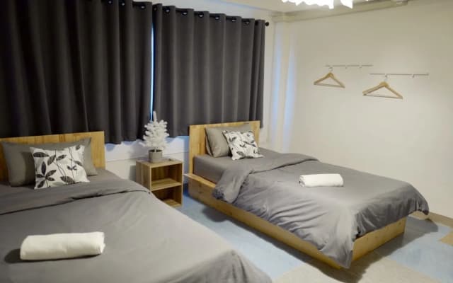 24 Poshtel Salaya