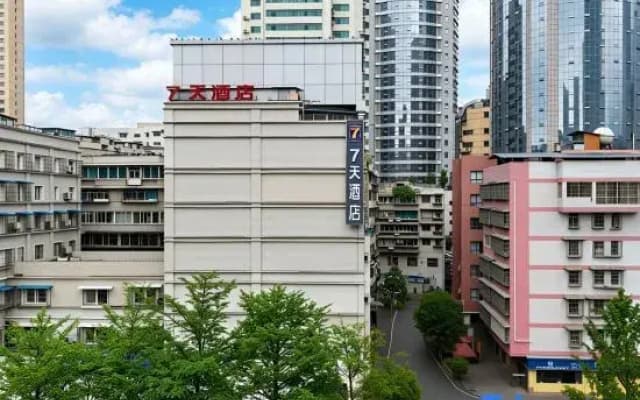 7Days Inn Hotel (Guiyang Fountain Subway Station Minsheng Road Food Street)