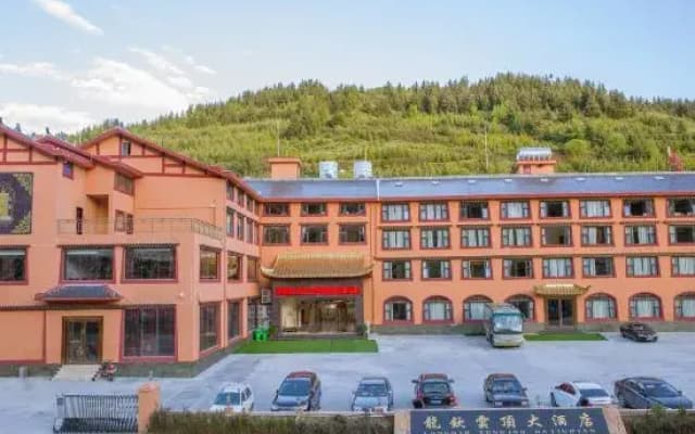 Longqin Yunding Hotel