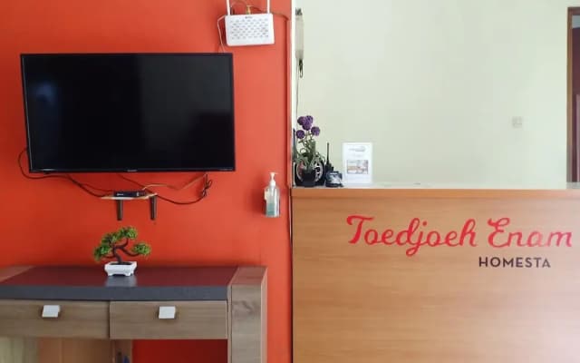 TwoSpaces Living at Toedjoeh Enam Homestay Syariah