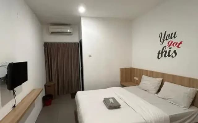 Behomy Maxley Lippo Karawaci