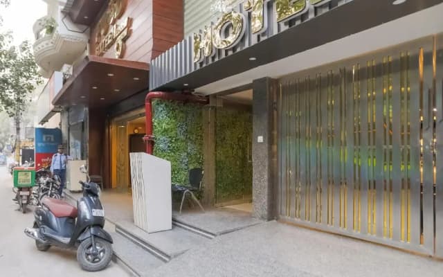 Hotel 16 by OYO Rooms