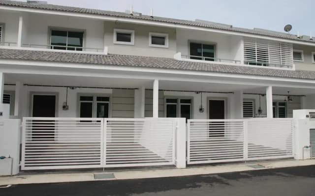 Bricks Terrace House 4R 3BR (Near to Night Market)