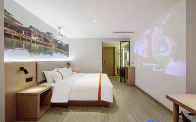 Shell Hotel (Jingjiang Taihe Wuyue Plaza Bus Station)