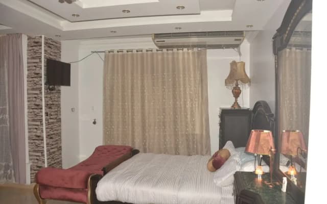 Ra Pyramids Inn