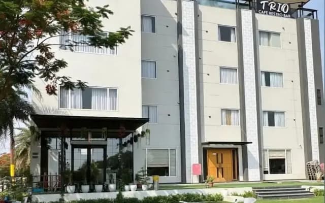 Hotel Three Seasons