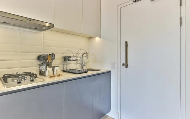 Stunning work pad on 1onAlbert- 601