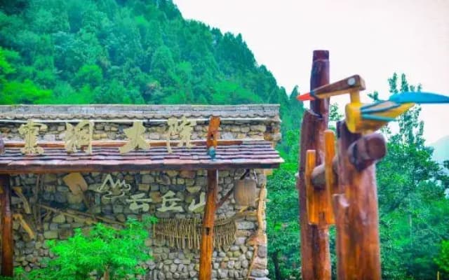 Mount Yunqiu Yaodong Courtyard