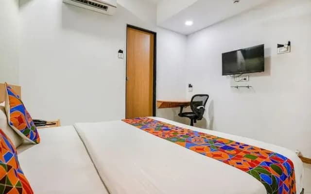 Hotel Saarthi Inn Surat